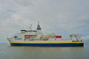 RV Pourquoi pas? by Thorsten Klein .